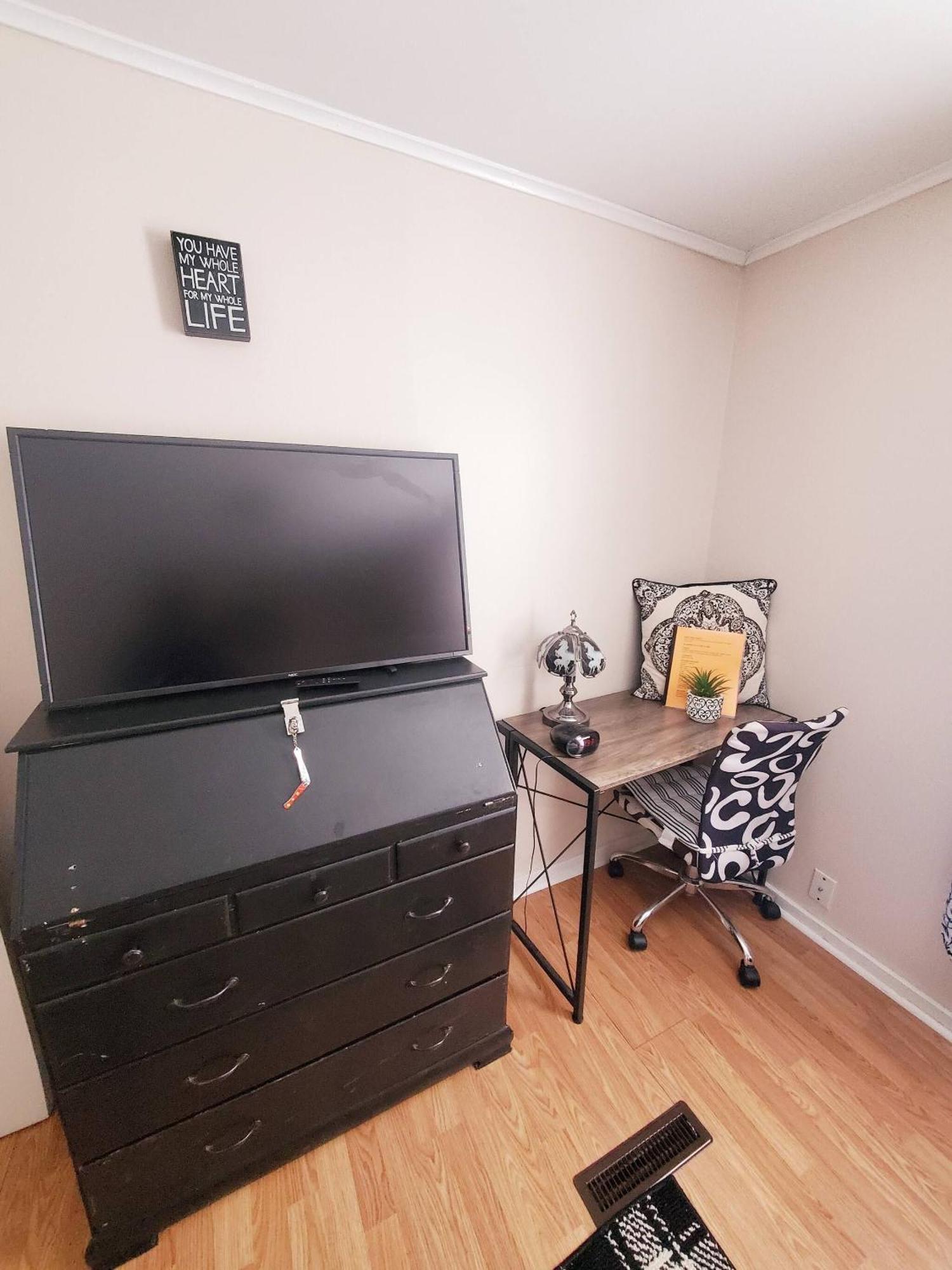 Room In Guest Room - Black-White Rm By Yale U New Haven Buitenkant foto